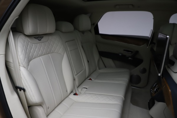 Used 2017 Bentley Bentayga W12 for sale Sold at Alfa Romeo of Westport in Westport CT 06880 28