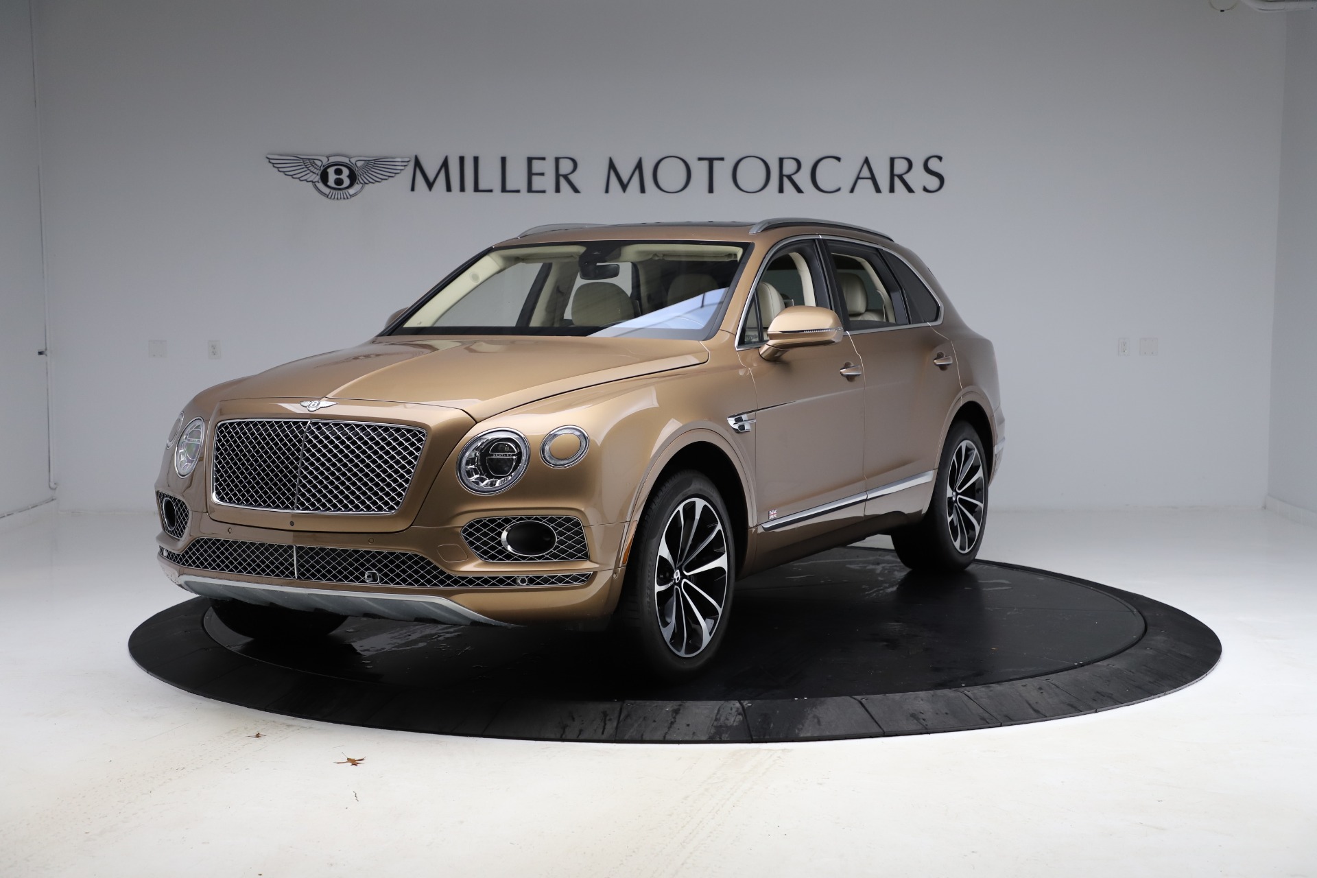 Used 2017 Bentley Bentayga W12 for sale Sold at Alfa Romeo of Westport in Westport CT 06880 1