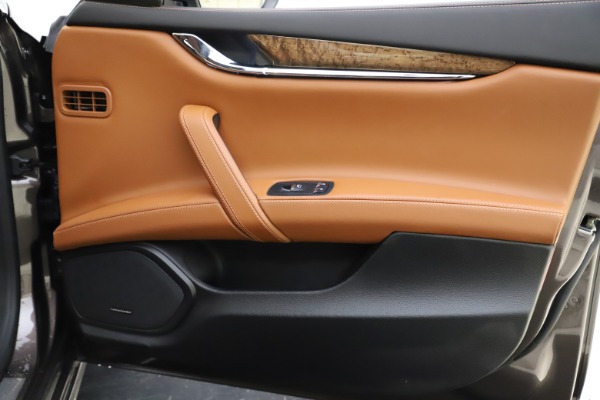 Used 2018 Maserati Quattroporte S Q4 GranLusso for sale $69,900 at Alfa Romeo of Westport in Westport CT 06880 26