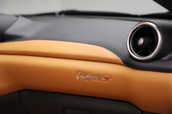 Used 2018 Ferrari California T for sale $169,900 at Alfa Romeo of Westport in Westport CT 06880 26