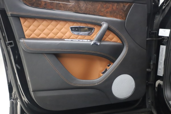 Used 2017 Bentley Bentayga W12 for sale $126,900 at Alfa Romeo of Westport in Westport CT 06880 17