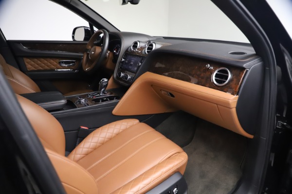 Used 2017 Bentley Bentayga W12 for sale $126,900 at Alfa Romeo of Westport in Westport CT 06880 26