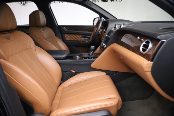 Used 2017 Bentley Bentayga W12 for sale $126,900 at Alfa Romeo of Westport in Westport CT 06880 27
