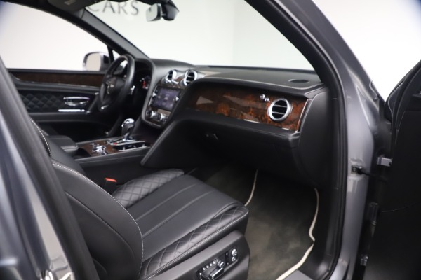 Used 2018 Bentley Bentayga W12 Signature Edition for sale $149,900 at Alfa Romeo of Westport in Westport CT 06880 26