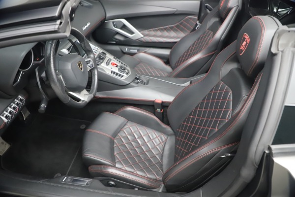 Used 2015 Lamborghini Aventador Roadster LP 700-4 for sale $349,900 at Alfa Romeo of Westport in Westport CT 06880 20