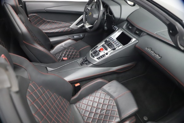 Used 2015 Lamborghini Aventador Roadster LP 700-4 for sale $349,900 at Alfa Romeo of Westport in Westport CT 06880 25