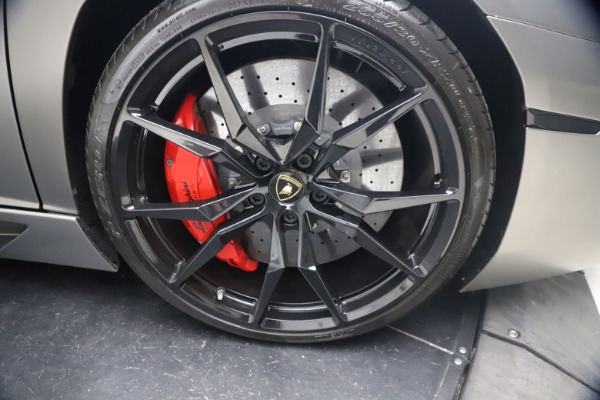 Used 2015 Lamborghini Aventador Roadster LP 700-4 for sale $349,900 at Alfa Romeo of Westport in Westport CT 06880 28