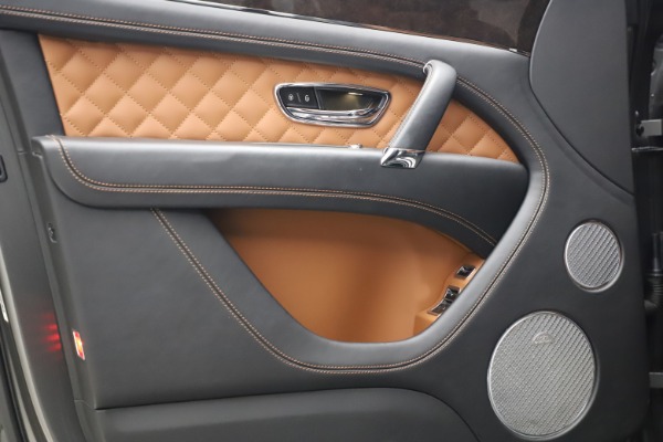 Used 2018 Bentley Bentayga W12 for sale $156,900 at Alfa Romeo of Westport in Westport CT 06880 18