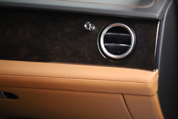 Used 2018 Bentley Bentayga W12 for sale $156,900 at Alfa Romeo of Westport in Westport CT 06880 27