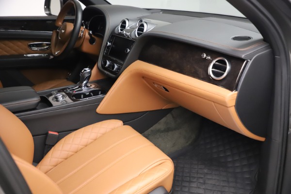 Used 2018 Bentley Bentayga W12 for sale $156,900 at Alfa Romeo of Westport in Westport CT 06880 28