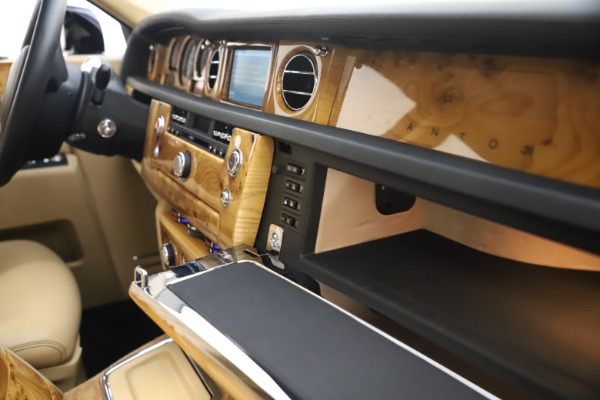 Used 2006 Rolls-Royce Phantom for sale $109,900 at Alfa Romeo of Westport in Westport CT 06880 28