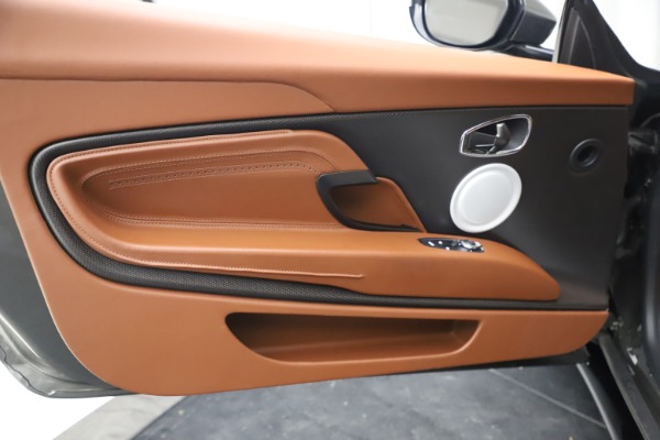 Used 2017 Aston Martin DB11 V12 Coupe for sale $134,900 at Alfa Romeo of Westport in Westport CT 06880 17