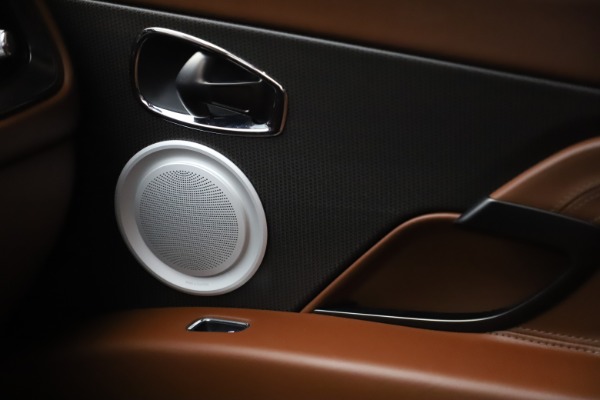 Used 2017 Aston Martin DB11 V12 Coupe for sale $134,900 at Alfa Romeo of Westport in Westport CT 06880 25
