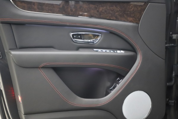 New 2021 Bentley Bentayga V8 for sale $213,720 at Alfa Romeo of Westport in Westport CT 06880 18