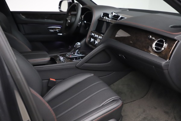 New 2021 Bentley Bentayga V8 for sale $213,720 at Alfa Romeo of Westport in Westport CT 06880 27