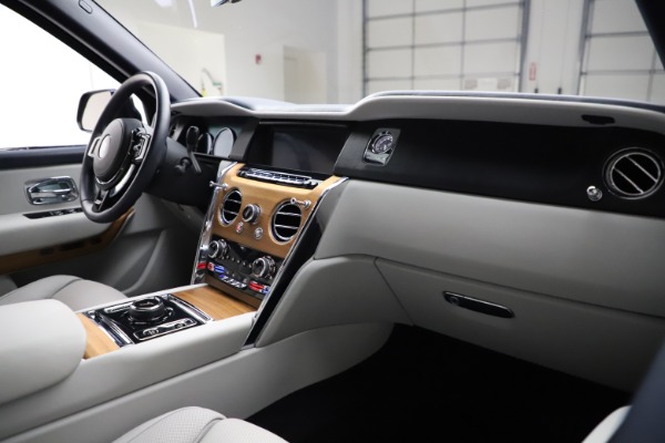 Used 2019 Rolls-Royce Cullinan for sale $349,900 at Alfa Romeo of Westport in Westport CT 06880 14