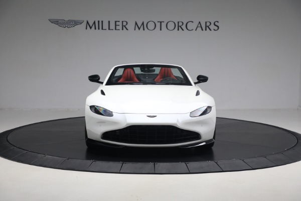 New 2021 Aston Martin Vantage Roadster Convertible for sale $189,186 at Alfa Romeo of Westport in Westport CT 06880 10