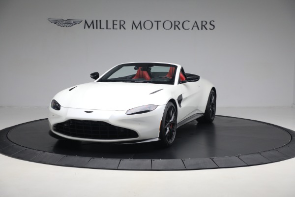 New 2021 Aston Martin Vantage Roadster Convertible for sale $189,186 at Alfa Romeo of Westport in Westport CT 06880 11