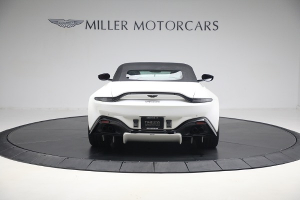 New 2021 Aston Martin Vantage Roadster Convertible for sale $189,186 at Alfa Romeo of Westport in Westport CT 06880 16