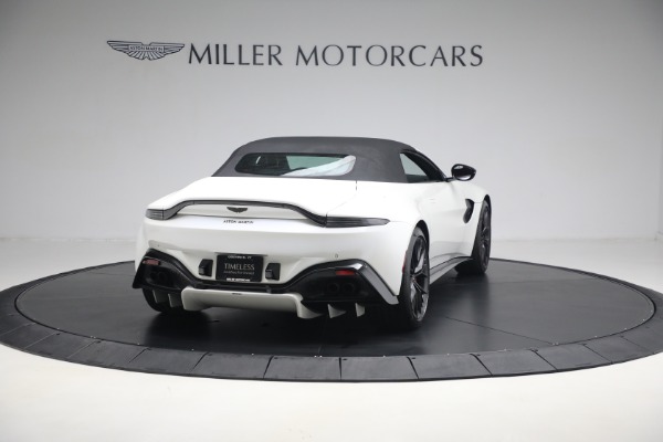 New 2021 Aston Martin Vantage Roadster Convertible for sale $189,186 at Alfa Romeo of Westport in Westport CT 06880 17