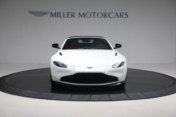 New 2021 Aston Martin Vantage Roadster Convertible for sale $189,186 at Alfa Romeo of Westport in Westport CT 06880 22