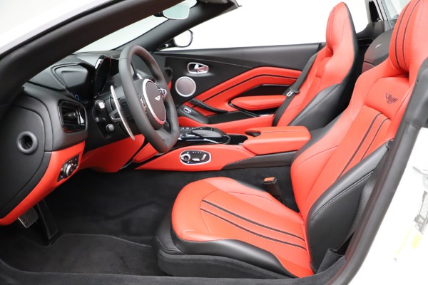 New 2021 Aston Martin Vantage Roadster Convertible for sale $189,186 at Alfa Romeo of Westport in Westport CT 06880 25