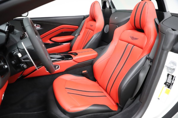 New 2021 Aston Martin Vantage Roadster Convertible for sale $189,186 at Alfa Romeo of Westport in Westport CT 06880 26