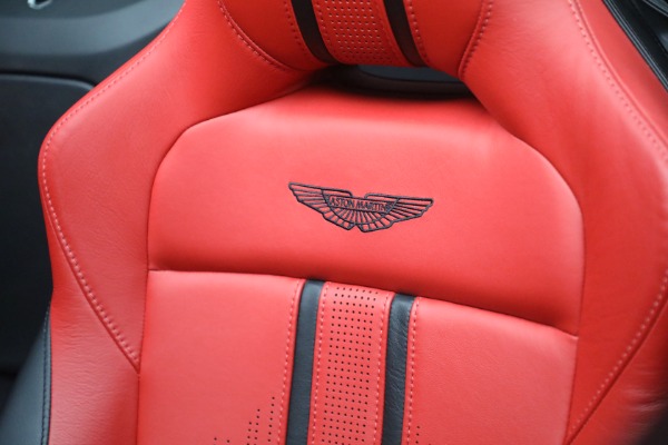 New 2021 Aston Martin Vantage Roadster Convertible for sale $189,186 at Alfa Romeo of Westport in Westport CT 06880 27