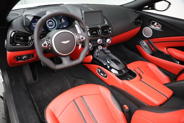 New 2021 Aston Martin Vantage Roadster Convertible for sale $189,186 at Alfa Romeo of Westport in Westport CT 06880 28