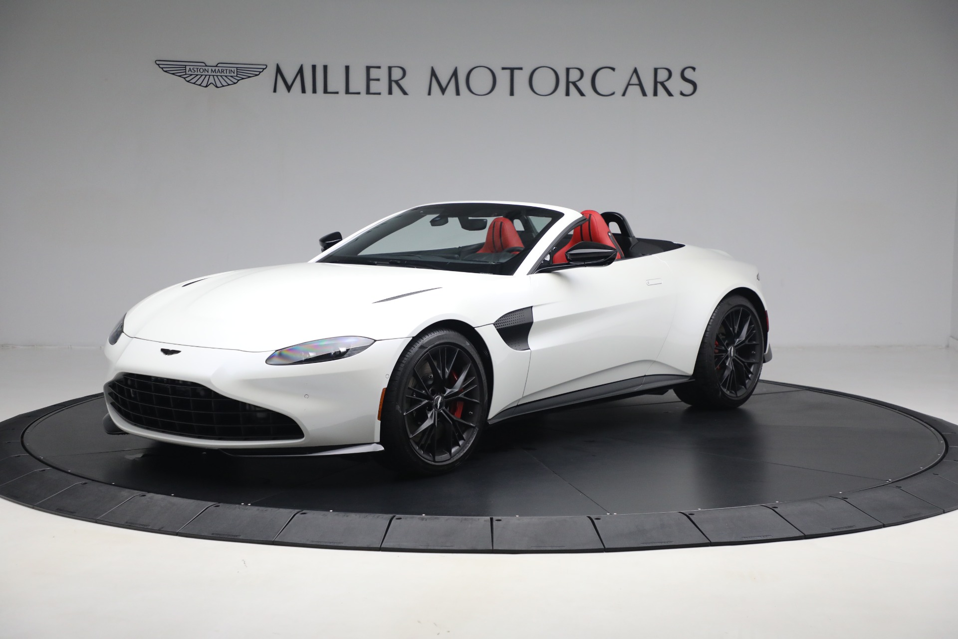 New 2021 Aston Martin Vantage Roadster Convertible for sale $189,186 at Alfa Romeo of Westport in Westport CT 06880 1