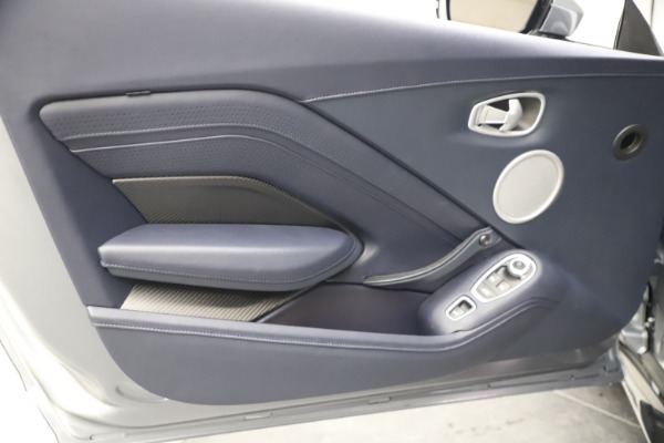 Used 2021 Aston Martin Vantage Roadster for sale $139,900 at Alfa Romeo of Westport in Westport CT 06880 27