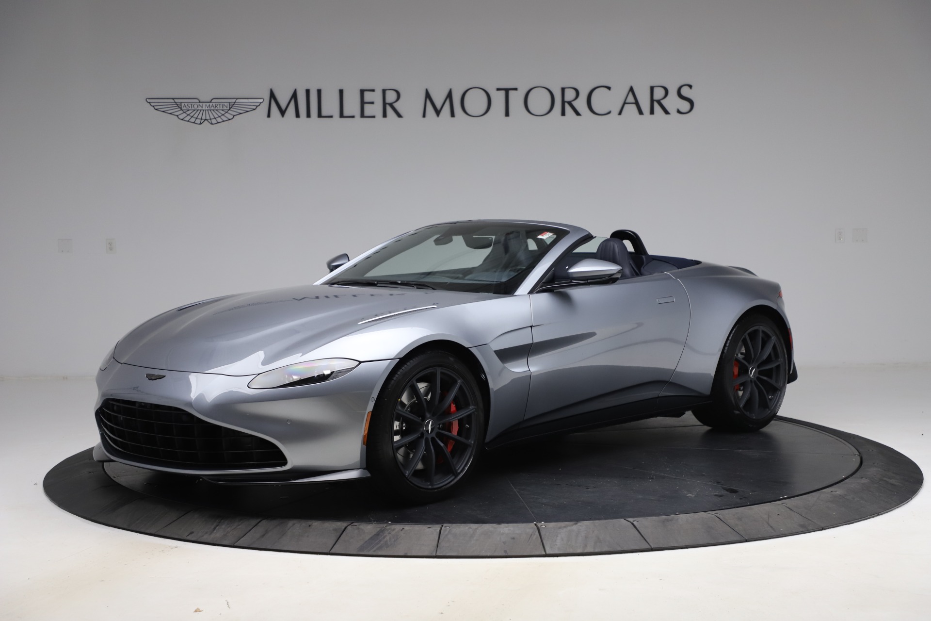 Used 2021 Aston Martin Vantage Roadster for sale $139,900 at Alfa Romeo of Westport in Westport CT 06880 1