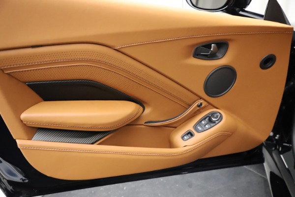 New 2021 Aston Martin Vantage Roadster Convertible for sale $205,686 at Alfa Romeo of Westport in Westport CT 06880 16