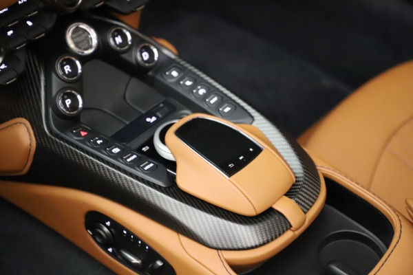 New 2021 Aston Martin Vantage Roadster Convertible for sale $205,686 at Alfa Romeo of Westport in Westport CT 06880 18