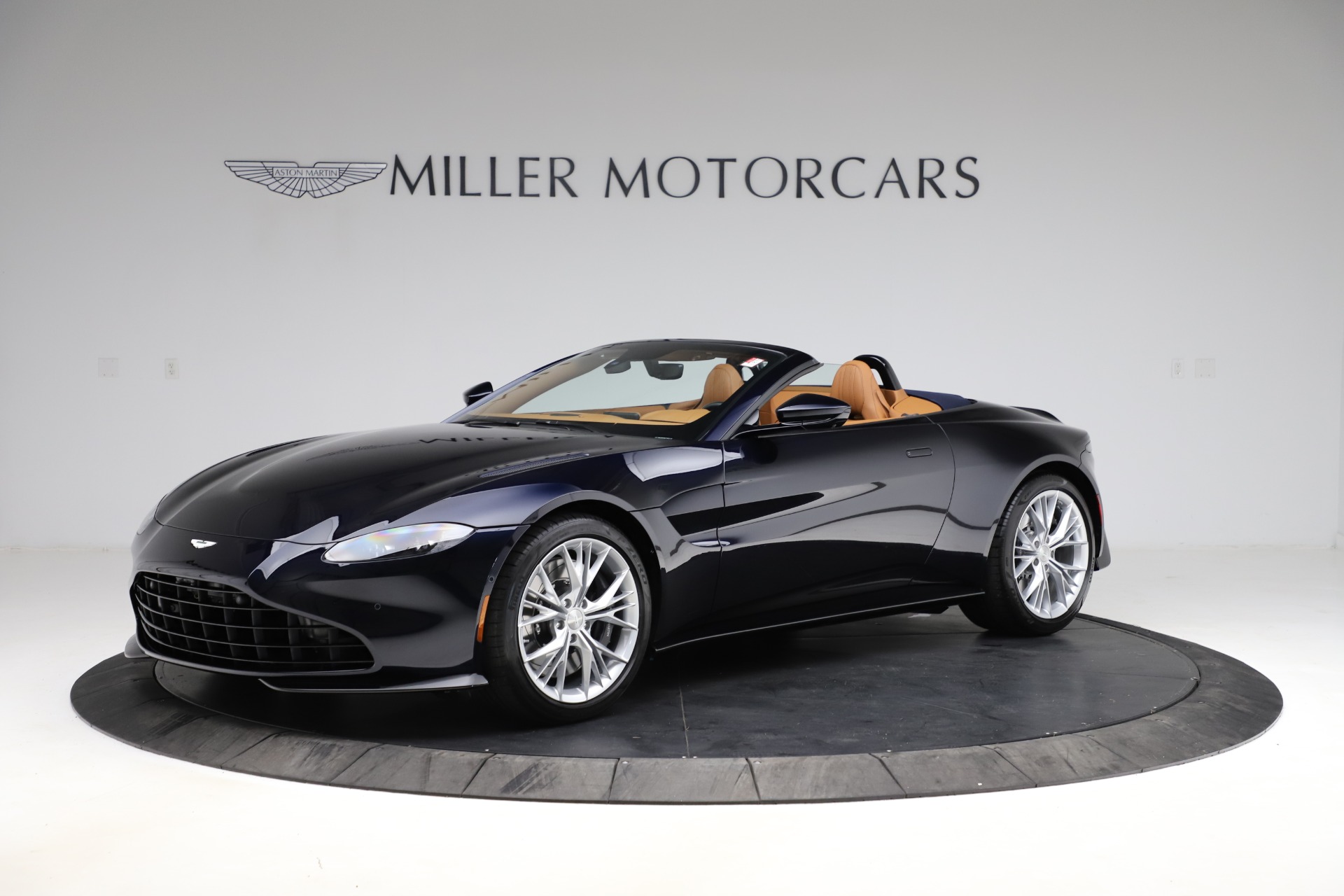 New 2021 Aston Martin Vantage Roadster Convertible for sale $205,686 at Alfa Romeo of Westport in Westport CT 06880 1