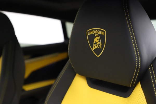 Used 2019 Lamborghini Urus for sale Sold at Alfa Romeo of Westport in Westport CT 06880 17