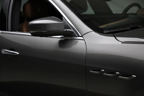 Used 2018 Maserati Ghibli SQ4 GranLusso for sale $51,900 at Alfa Romeo of Westport in Westport CT 06880 27
