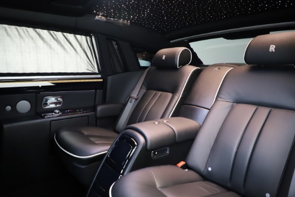Used 2015 Rolls-Royce Phantom EWB for sale $299,900 at Alfa Romeo of Westport in Westport CT 06880 14