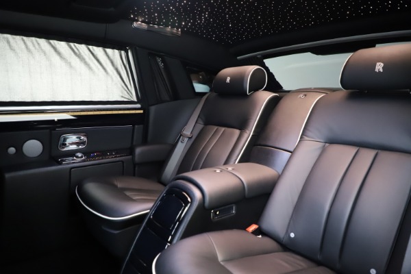 Used 2015 Rolls-Royce Phantom EWB for sale Sold at Alfa Romeo of Westport in Westport CT 06880 14