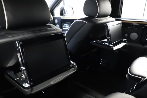 Used 2015 Rolls-Royce Phantom EWB for sale $299,900 at Alfa Romeo of Westport in Westport CT 06880 16