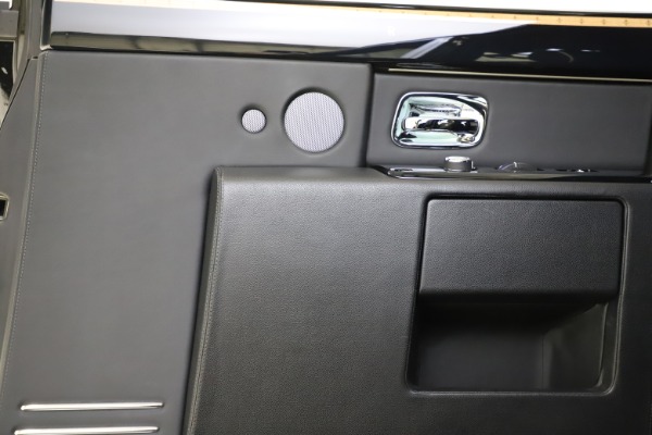 Used 2015 Rolls-Royce Phantom EWB for sale $299,900 at Alfa Romeo of Westport in Westport CT 06880 18