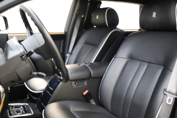 Used 2015 Rolls-Royce Phantom EWB for sale $299,900 at Alfa Romeo of Westport in Westport CT 06880 21