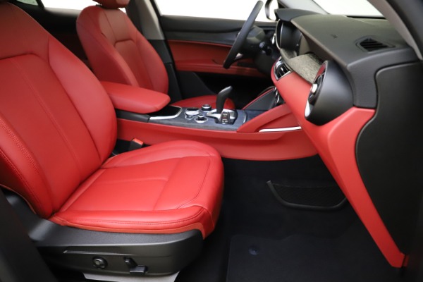 New 2021 Alfa Romeo Stelvio Q4 for sale $48,050 at Alfa Romeo of Westport in Westport CT 06880 24