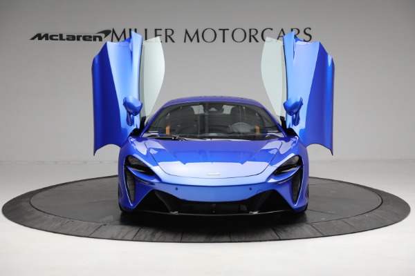 New 2023 McLaren Artura for sale $277,250 at Alfa Romeo of Westport in Westport CT 06880 12