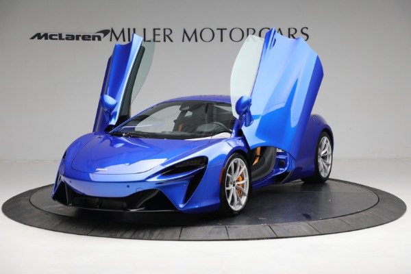 New 2023 McLaren Artura for sale $277,250 at Alfa Romeo of Westport in Westport CT 06880 13