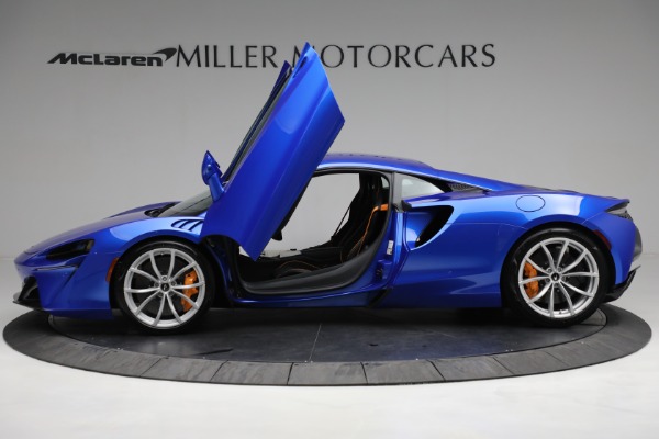 New 2023 McLaren Artura for sale $277,250 at Alfa Romeo of Westport in Westport CT 06880 14