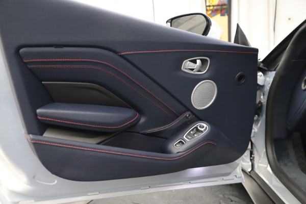 New 2021 Aston Martin Vantage Roadster for sale $184,286 at Alfa Romeo of Westport in Westport CT 06880 17