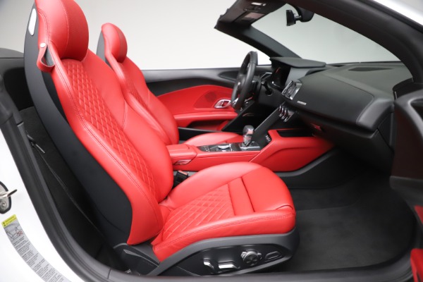 Used 2018 Audi R8 Spyder for sale Sold at Alfa Romeo of Westport in Westport CT 06880 22