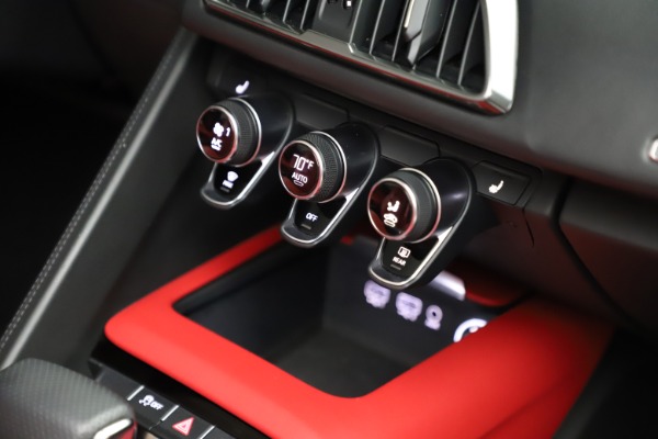 Used 2018 Audi R8 Spyder for sale Sold at Alfa Romeo of Westport in Westport CT 06880 27