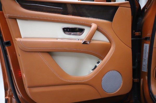 Used 2018 Bentley Bentayga Onyx Edition for sale Sold at Alfa Romeo of Westport in Westport CT 06880 16